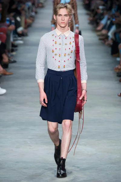 Look 27